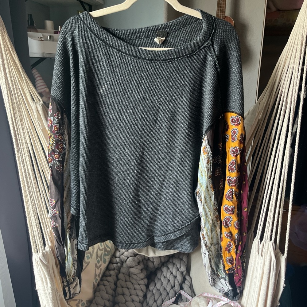 Women's Gray and Multicolor Top
